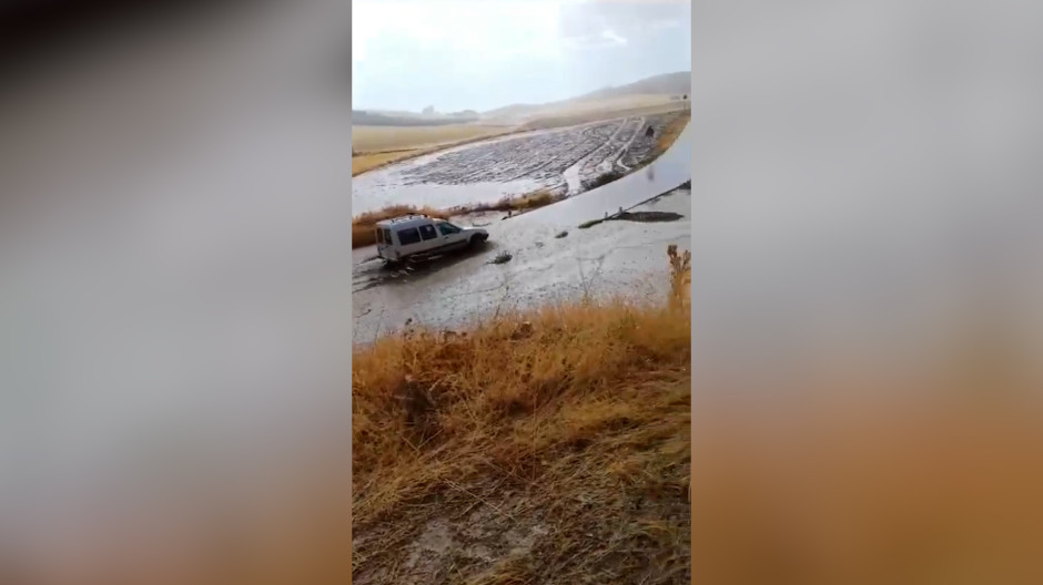 Carretera anegada en Granada debido a las tormentas de verano