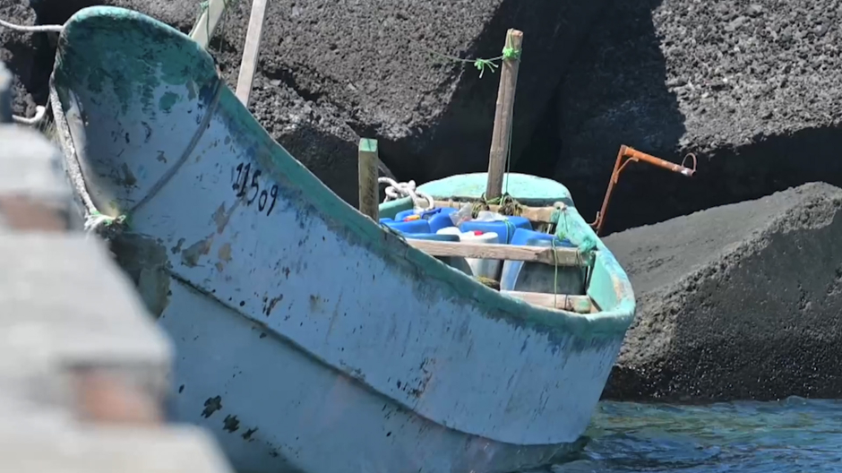 La embarcación en la que ha llegado casi medio centenar de inmigrantes a El Hierro