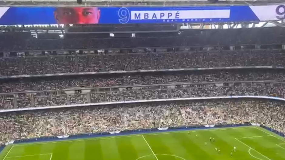 El recibimiento a Mbappé en su debut en el Santiago Bernabéu