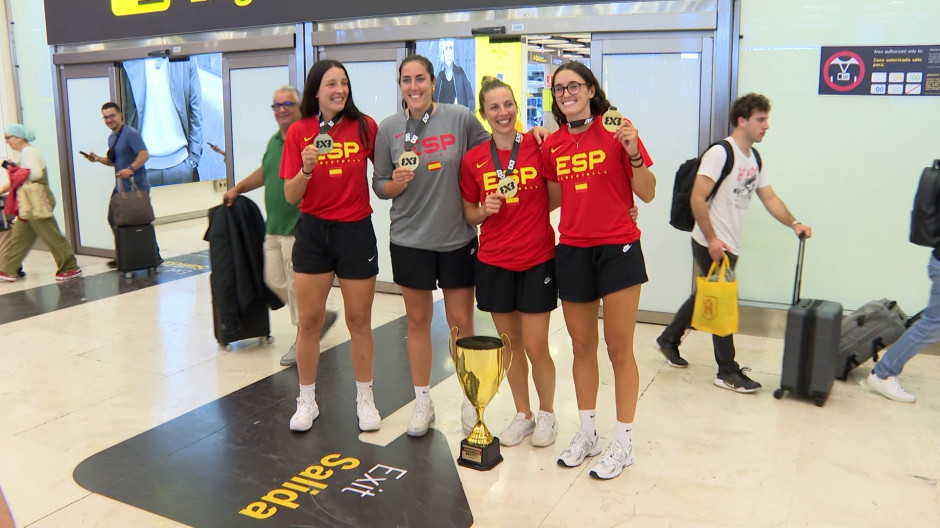 Integrantes de la Selección Femenina de baloncesto 3x3 a su regreso a España