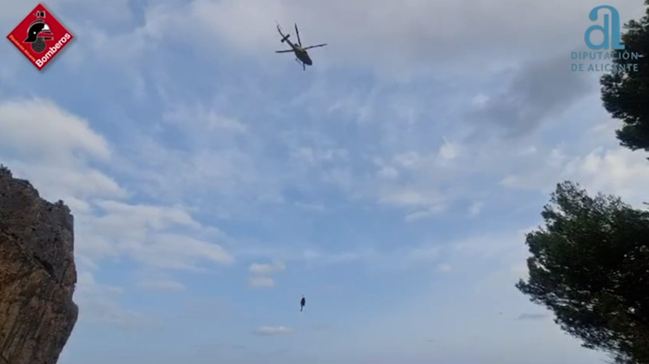 Rescate de los bomberos en la costa de Altea