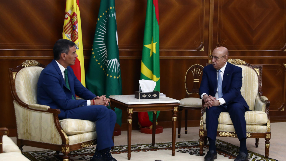 Pedro Sánchez junto al presidente de Mauritania, Mohamed Cheikh El Ghazouani