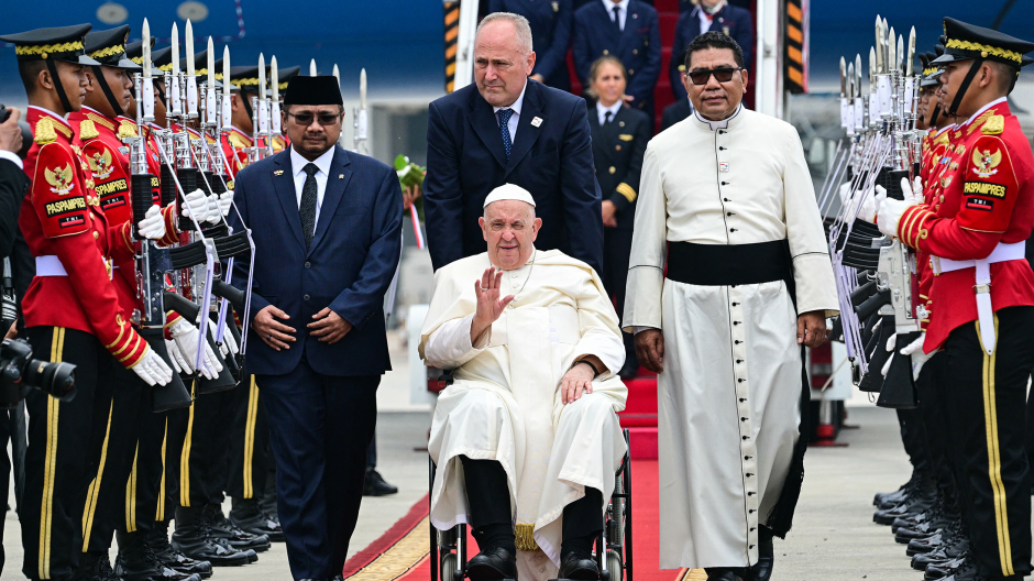 El Papa Francisco a su llegada a Indonesia