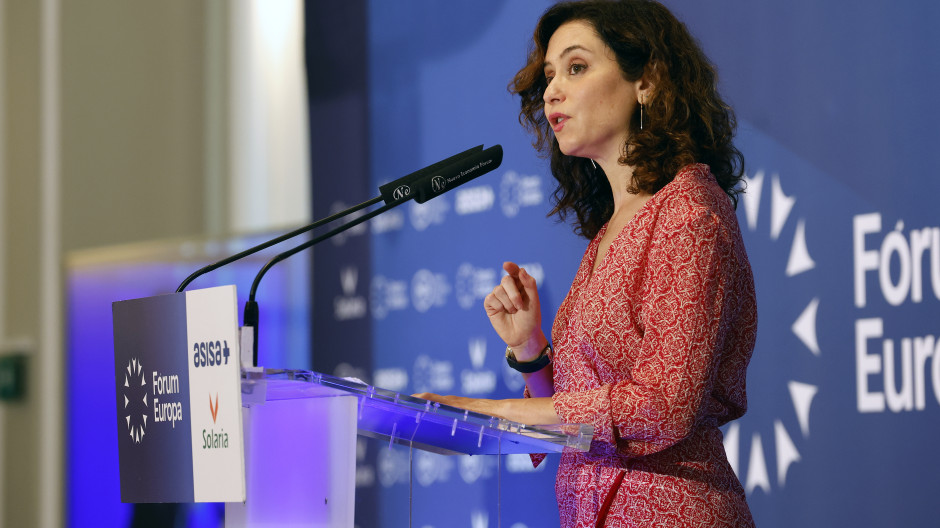 La presidenta de la Comunidad de Madrid, Isabel Díaz Ayuso, en el desayuno informativo de Nueva Economía Forum