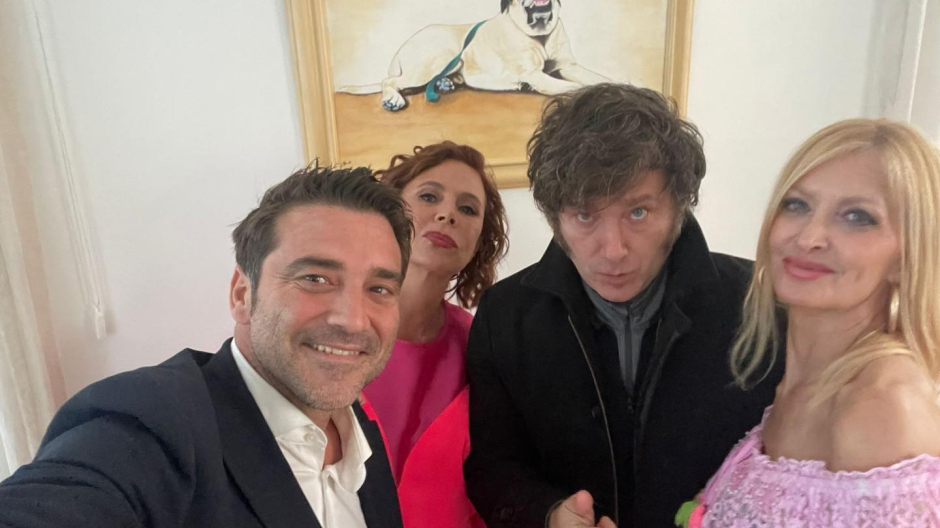 Ágatha Ruiz de la Prada y Javier Milei con su pareja y el periodista, Javier Negre.