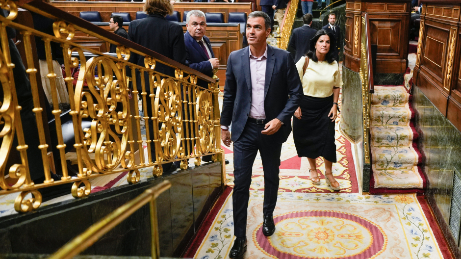 Sánchez acude al Congreso para «responder preguntas» y se marcha entre abucheos tras veinte minutos