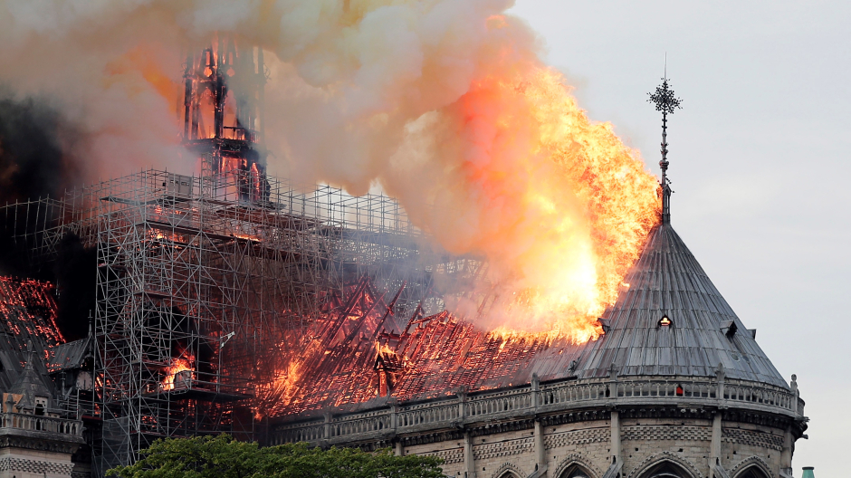 La catedral de Notre Dame, en llamas