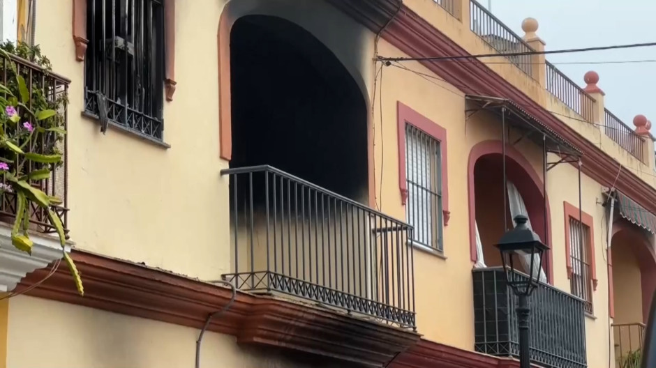 Imágenes de la casa calcinada en Sevilla