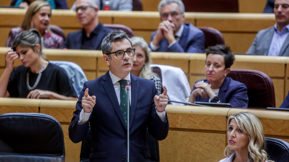 El ministro de la Presidencia y de Justicia, Félix Bolaños, interviene durante una sesión de control al Gobierno en el Senado