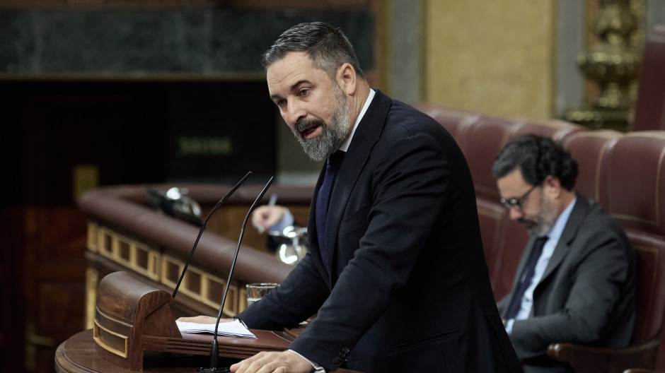 Abascal retrata a Sánchez tras las burlas del presidente al decir que "su CV cabe en un post-it"