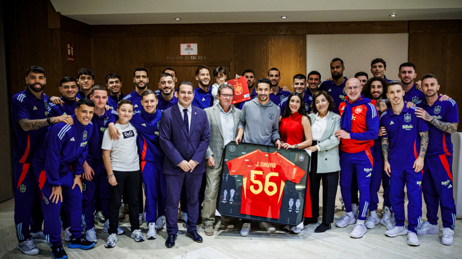 La Selección homenajea  a Jesús Navas, vigente campeón de Europa y de la Liga Naciones