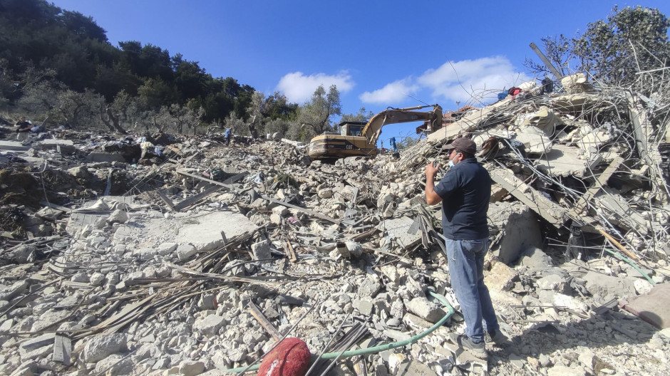 El lugar del bombardeo israelí en Aitou, en el norte del Líbano