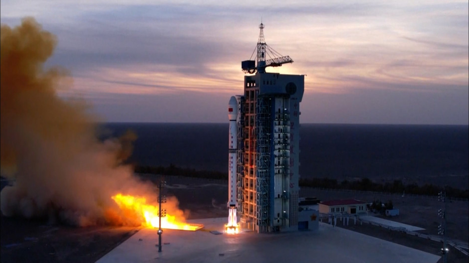 Satélite chino despegando