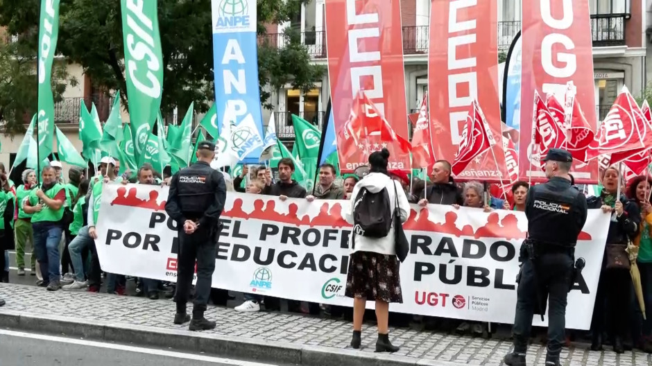 El profesorado protesta por la dignificación, la reducción de horas lectivas y de ratios