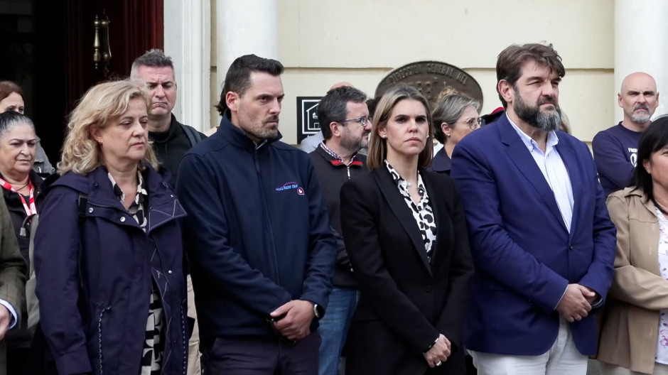 Taxistas guardan un minuto de silencio por su compañero acuchillado en Alcalá de Henares