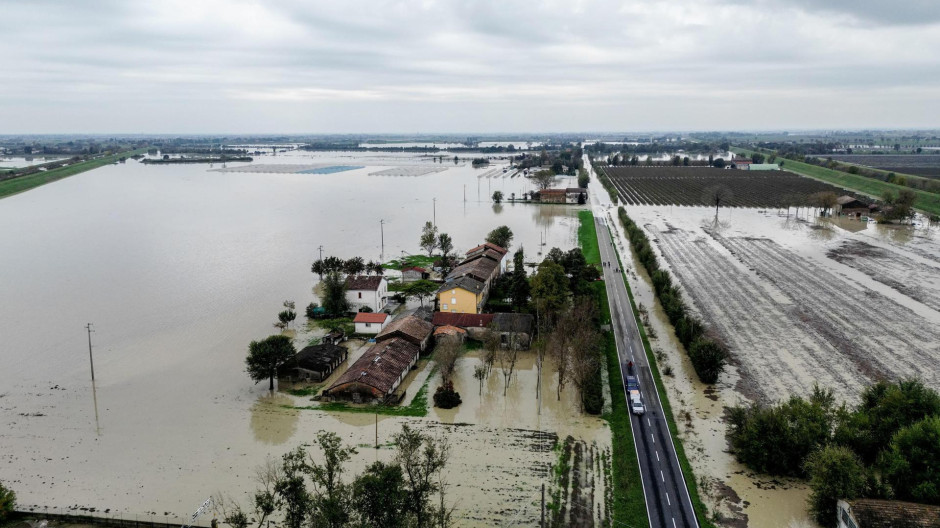 Una zona inundada por la ruptura del torrente Crostolo en Santa Vittoria di Gualtieri