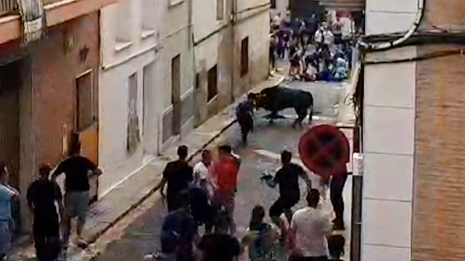 Muere un hombre tras una brutal cogida en los festejos taurinos de la Vall de Uxó, Castellón