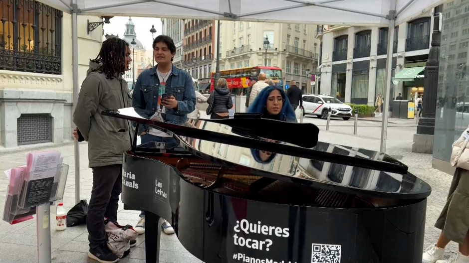 Diez pianos callejeros invitan a los madrileños a ofrecer su música a la ciudad