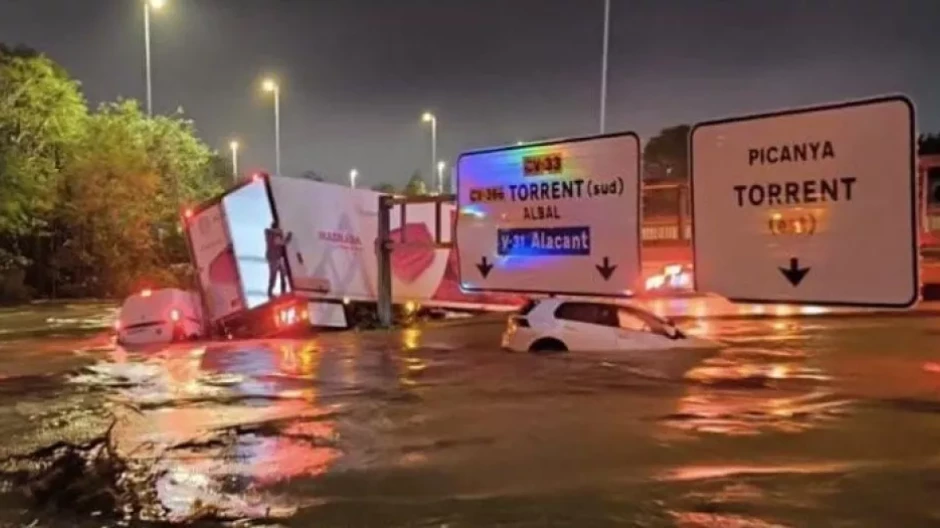 La historia de Sara rumbo a Torrente: «Vimos cómo pasaba un coche flotando con un chico encima»