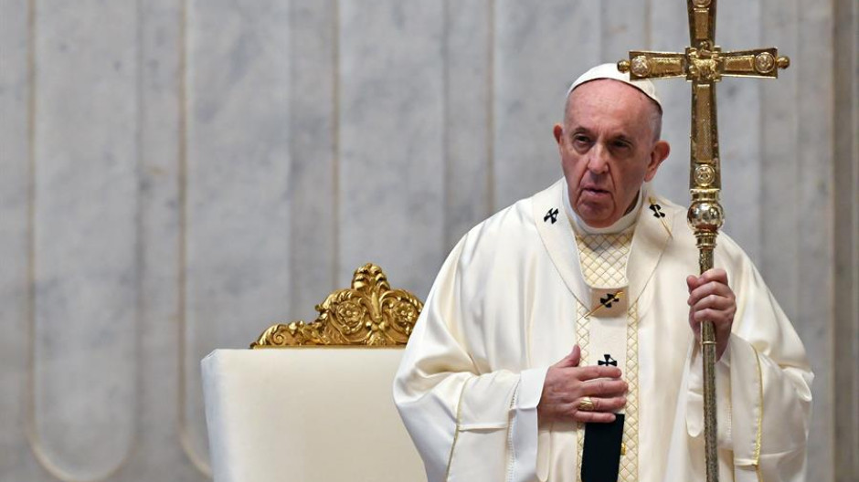 Imagen del Papa Francisco celebrando la Eucaristía