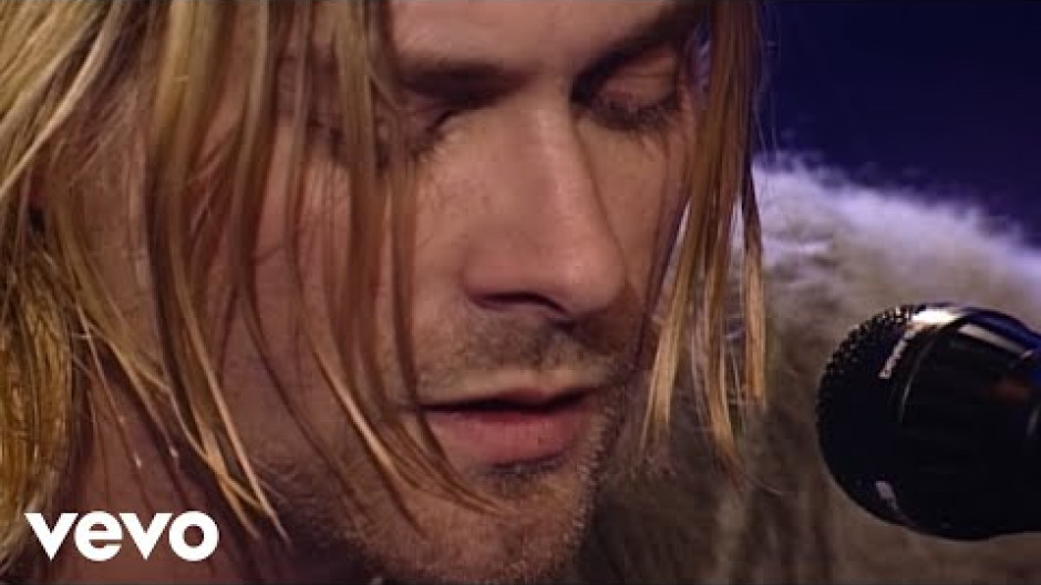 Something In The Way - Nirvana, durante un directo en MTV en 1993