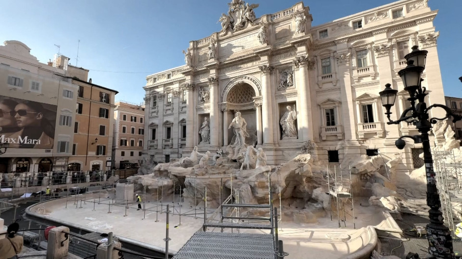 Concluyen las obras de la pasarela en la Fontana di Trevi en Roma