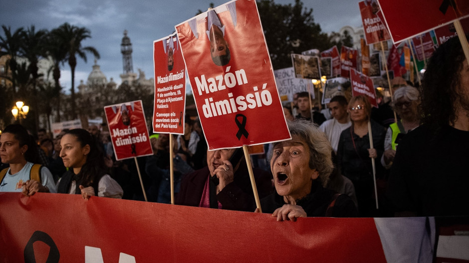 Manifestación en Valencia para pedir la dimisión de Mazón por la gestión de la DANA