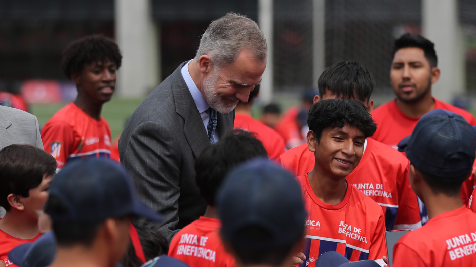 Felipe VI asiste a la inauguración de la nueva sede de la Academia del Atlético de Madrid en Ecuador