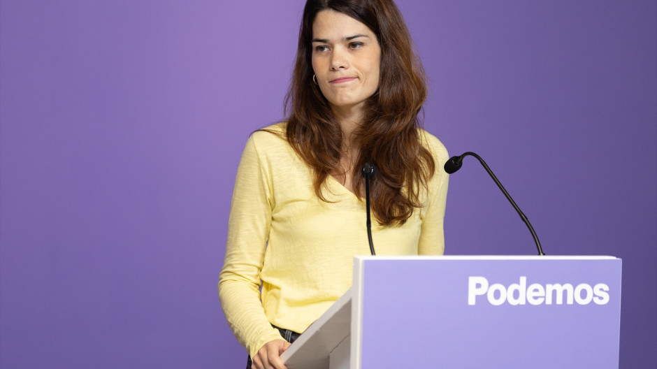 La portavoz de Podemos, Isa Serra, ofrece una rueda de prensa