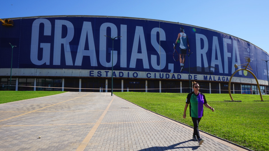 Málaga ya está engalanada para despedir como una leyenda a Rafael Nadal