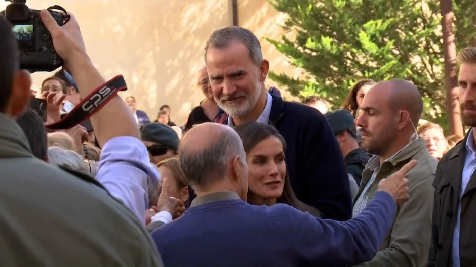 Felipe VI y doña Letizia, durante su visita a Utiel