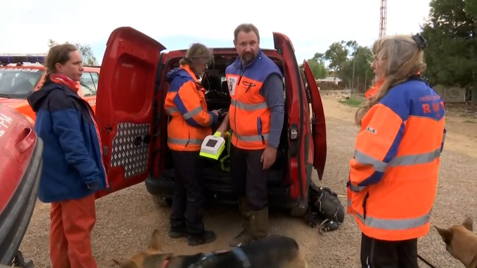 Voluntarios holandeses se suman a la búsqueda de desaparecidos en Valencia