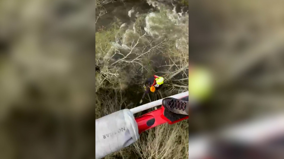 Rescatan a un joven de 19 años con el hombro dislocado en helicóptero en Soba, Cantabria