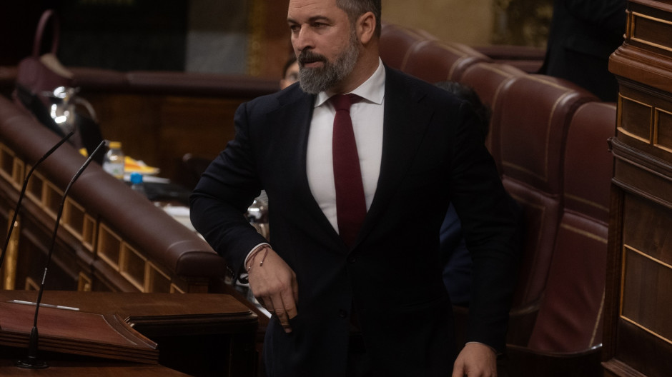 Abascal a Sánchez: «¿Cómo se atreve a llamarme traidor cuando da incluso miedo a Aldama?»