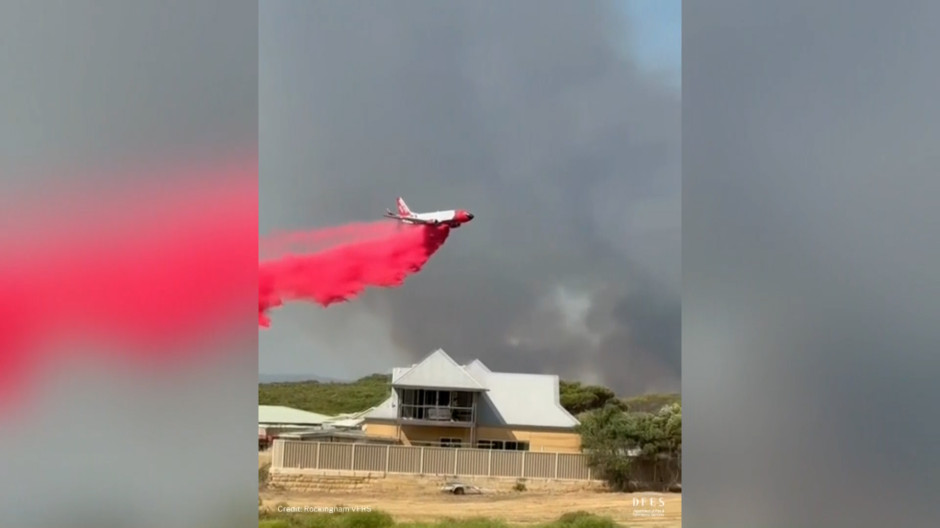 Bomberos realizando labores de extinción en Australia