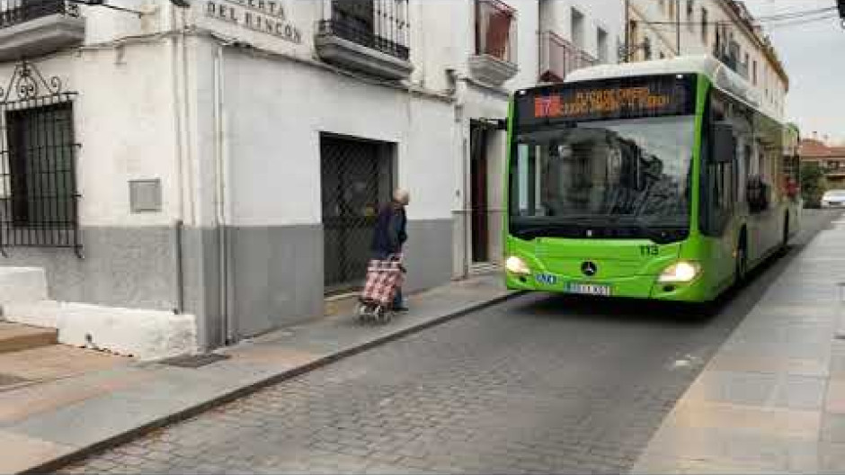 Paso de un autobús por Alfaros