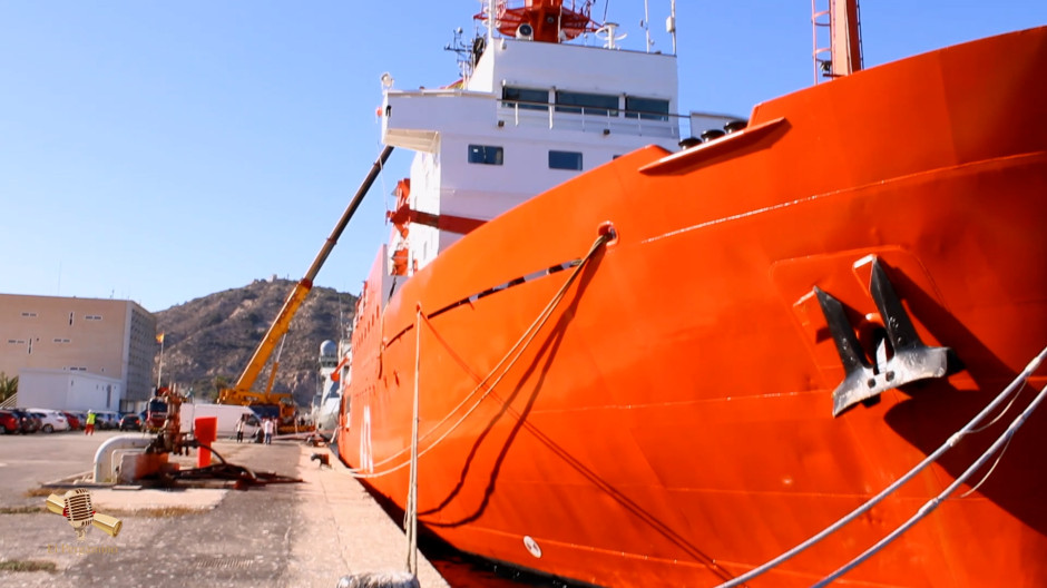 El buque Hespérides atracado en el puerto