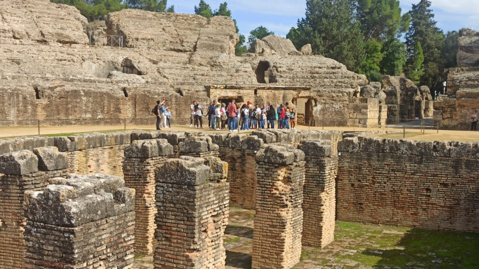 EuropaPress_6332299_visitantes_anfiteatro_italica_ultimo_fin_semana