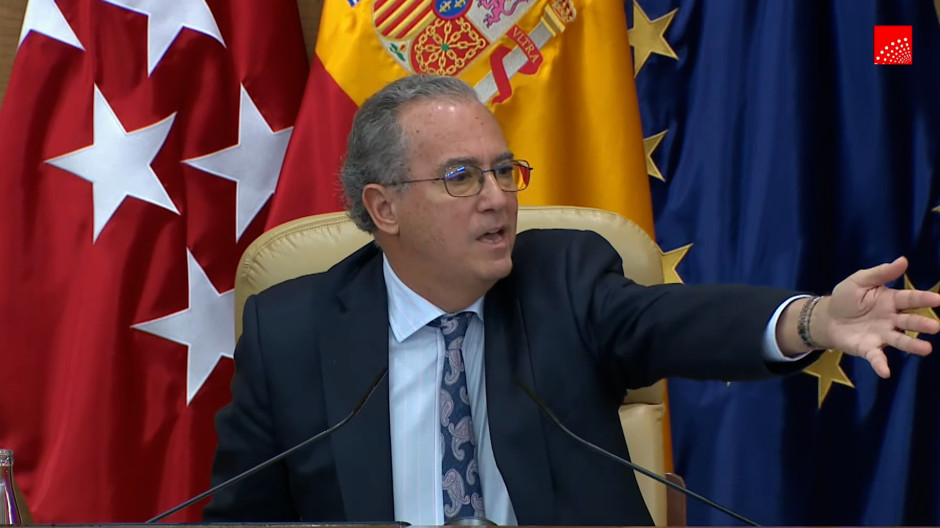 Enfado tremendo del presidente de la Asamblea con la oposición por su actitud impertinente: «¡Cállense ya!»