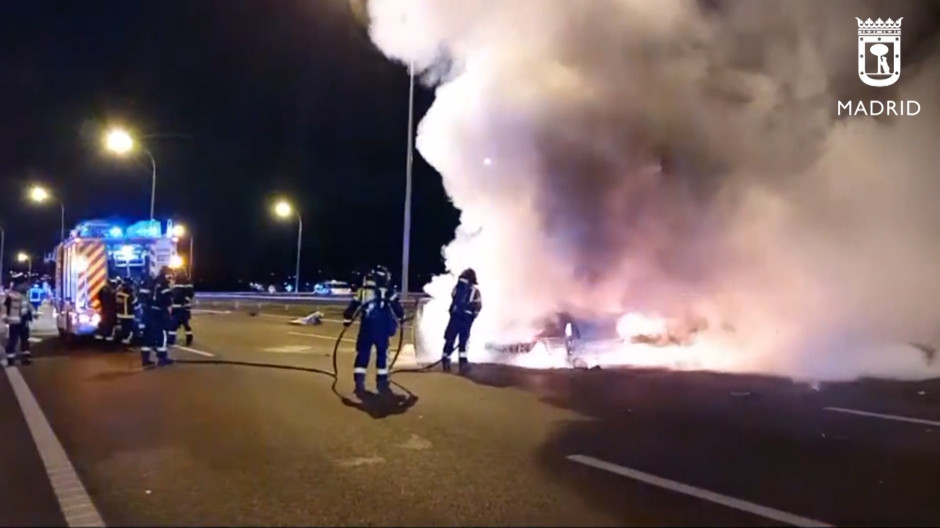 Momento de la extinción del incendio en Villaverde