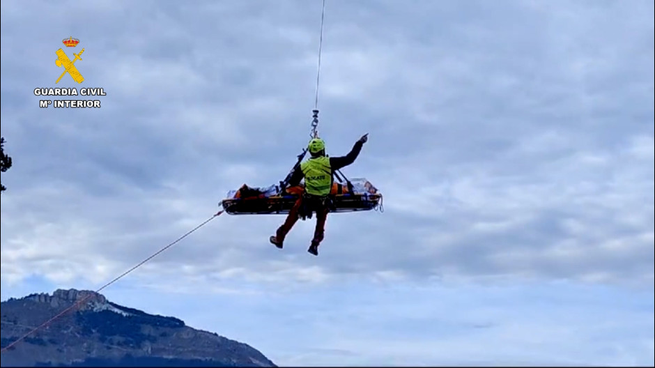 La Guardia Civil rescata a un ciclista en helicóptero tras un grave accidente en La Rioja