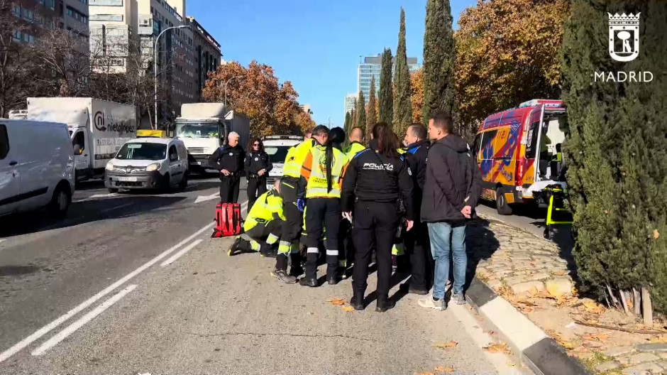 Un conductor se da a la fuga tras atropellar a dos jóvenes en el barrio madrileño de Arganzuela