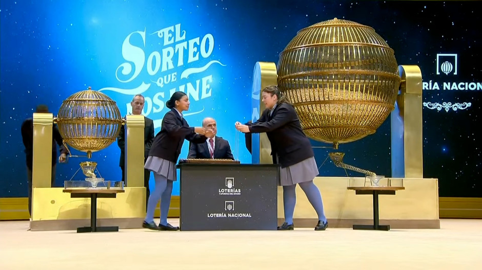 Un error en directo genera confusión durante el sorteo de la Lotería de Navidad