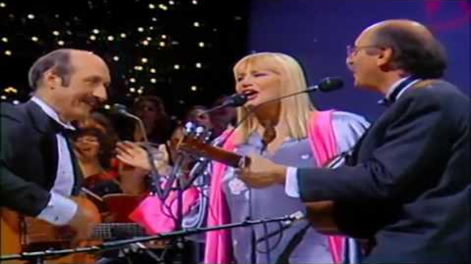 Peter, Paul & Mary - We Wish You A Merry Christmas (Reprise) (Live)