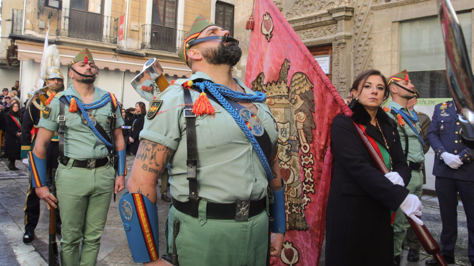 La Legión, junto con los símbolos granadinos, protagonizó los actos del Día de la Toma de Granada