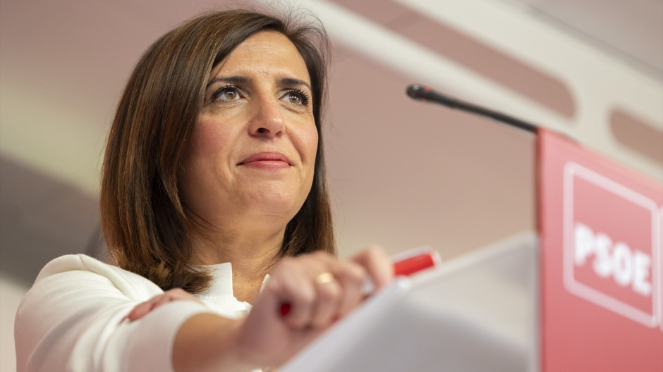 La portavoz del PSOE, Esther Peña, habla con los medios desde Burgos el día de Reyes