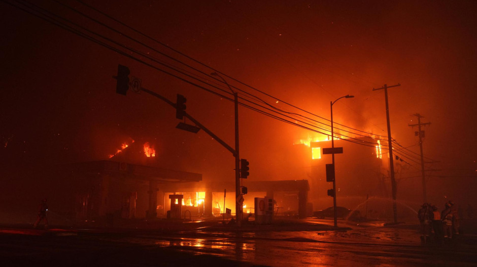 DIRECTO | La virulencia de los incendios mantiene a Los Ángeles en estado de emergencia