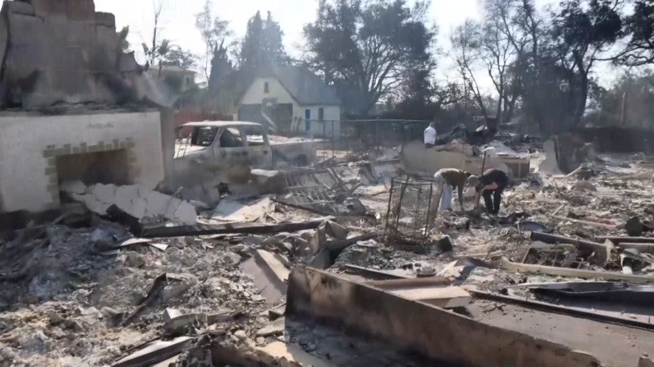 Casa e inmuebles calcinados en Los Ángeles