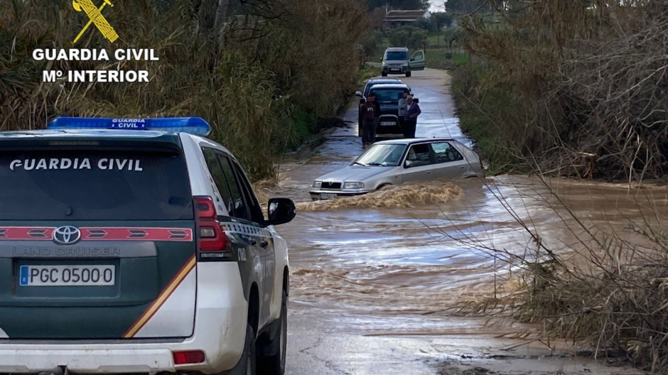 Rescatado en Almonte (Huelva) un conductor atrapado en su coche