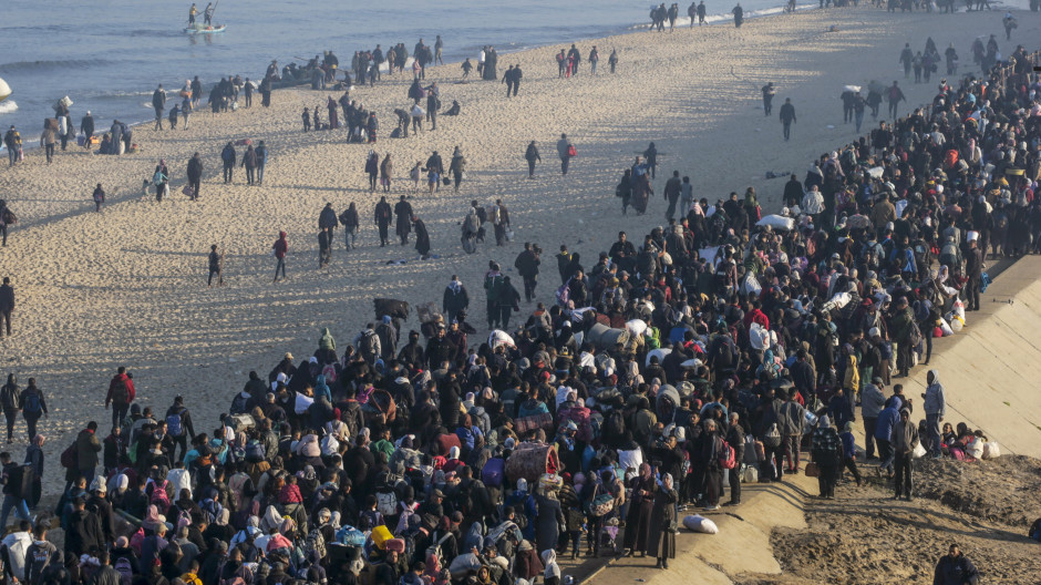 Palestinos trasladándose a Gaza